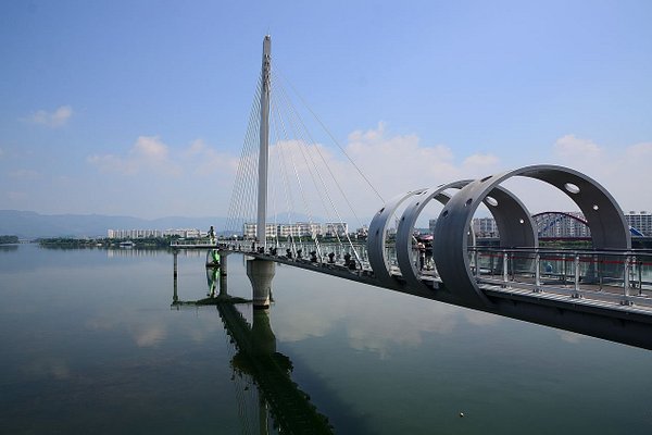 Chuncheon Spectacular Lakes and Mighty Mountains 